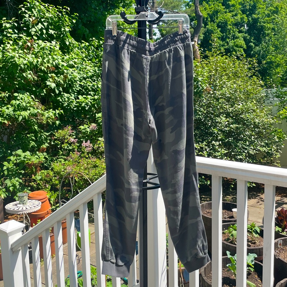 Splendid “Lakeside” Jogger - Picture 4 of 9